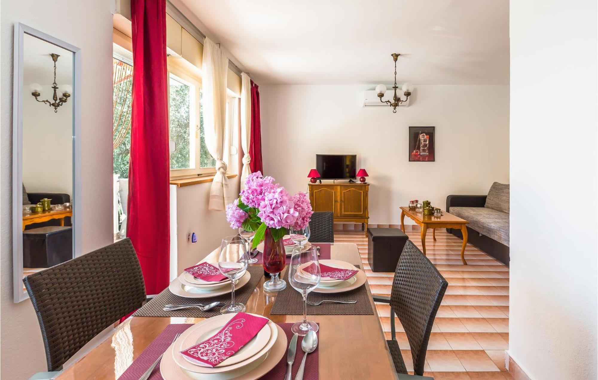 Nice Apartment In Tucepi With Wifi Εξωτερικό φωτογραφία