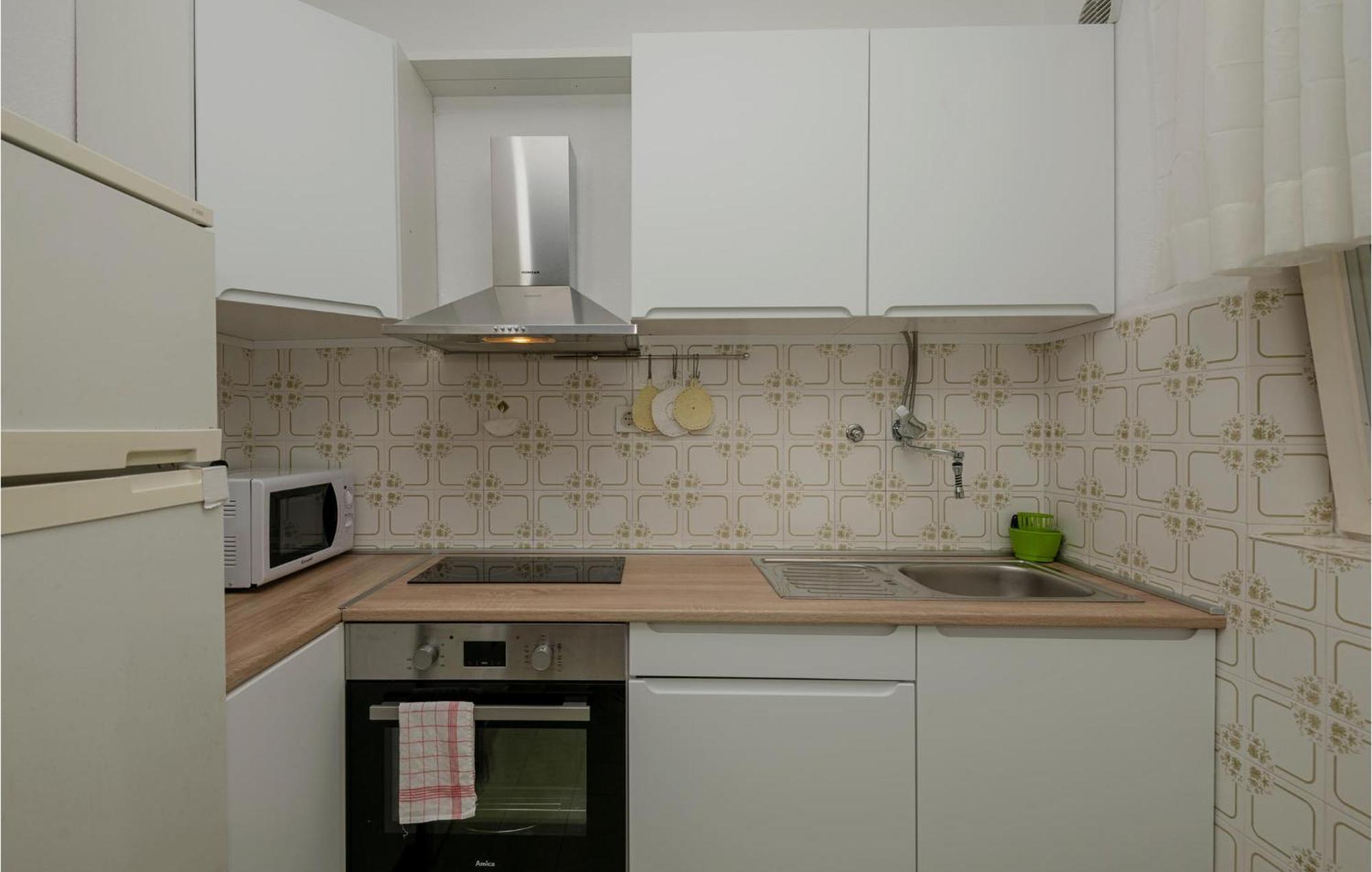 Nice Apartment In Tucepi With Wifi Εξωτερικό φωτογραφία